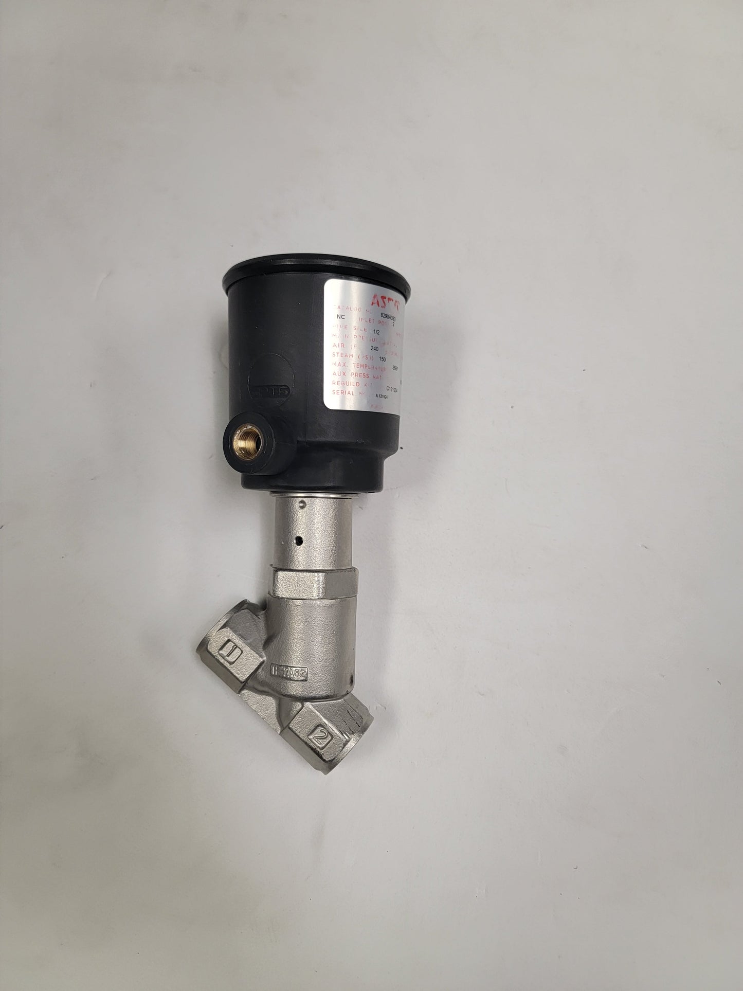 274-203310-VALVE, AIR OPERATED ANGLE BODY, 1/2" FPT, 316LSS, NORMALLY CLOSED, 50 MM OPERATO